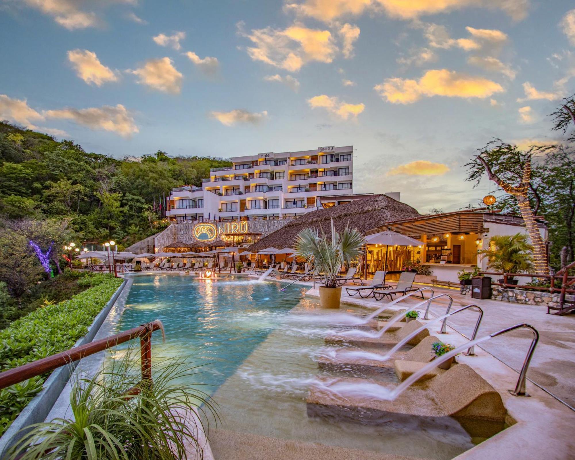Niru Ocean Suites By Binniguenda Santa Cruz Huatulco Exterior photo